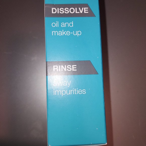 Deemalogica Double Cleanse - Picture 5 of 6